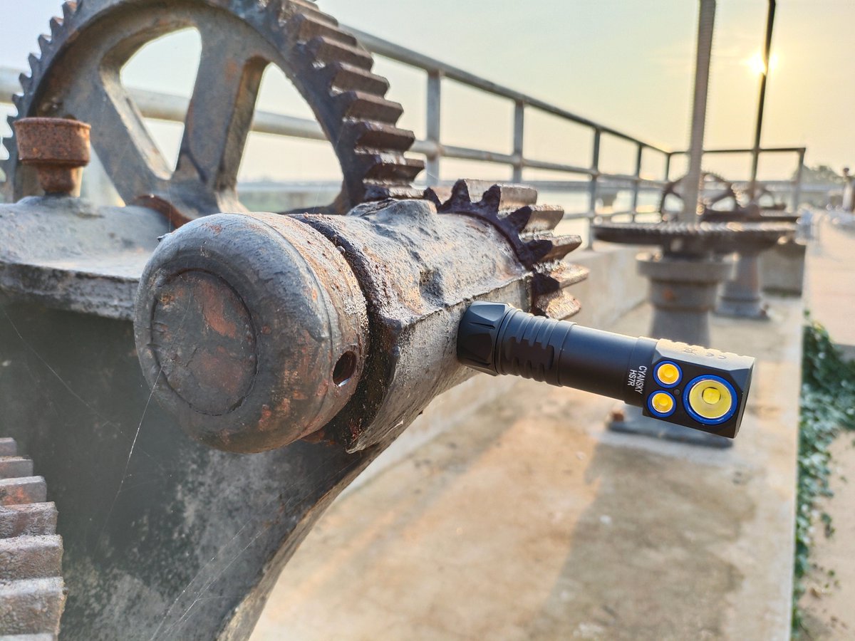 cyanskylight's tweet image. The smooth and magnetic base allows you to put the HS7R upside down or hang it at height. Light up the 2800 lumens or 2000 lumens to any angle you need. 📷
#cyanskyhs7r #ledheadlamp #ledflashlight #headtorch