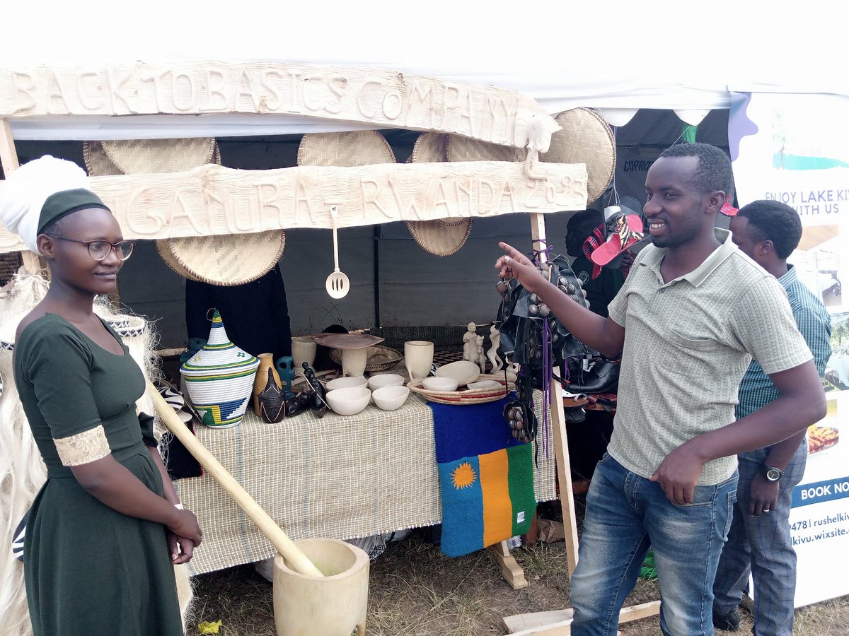 NycRutsiro's tweet image. Muri uyu muhango w'#Umugamura ,urubyiruko rwa @RutsiroDistrict twishimiye kuganuza abitabiriye uyu muhango ku musaruro twabonye. nubwo twahuye n'ibiza ariko turashima #Leta y'ubumwe yatubaye hafi ntiduheranwe nibyo biza.@Unity_MemoryRw  @MiniYouthRwanda @RwandaYouth @RwandaAgri