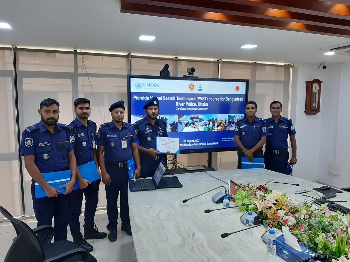 UNODC_BMB's tweet photo. #KeepingRiversSafe🌊⚓️
@UNODC_MCP in #Bangladesh 🇧🇩 completed Pierside #VesselSearch Techniques (#PVST) Course for 1️⃣6️⃣ officers of the Bangladesh #RiverPolice, incl. theo. &amp; prac. sessions on:
📜VOI Documentation
⛴️ Hidden Compartments 
Funded by #Japan 🇯🇵
#BorderManagement https://t.co/vRoqErrlwD