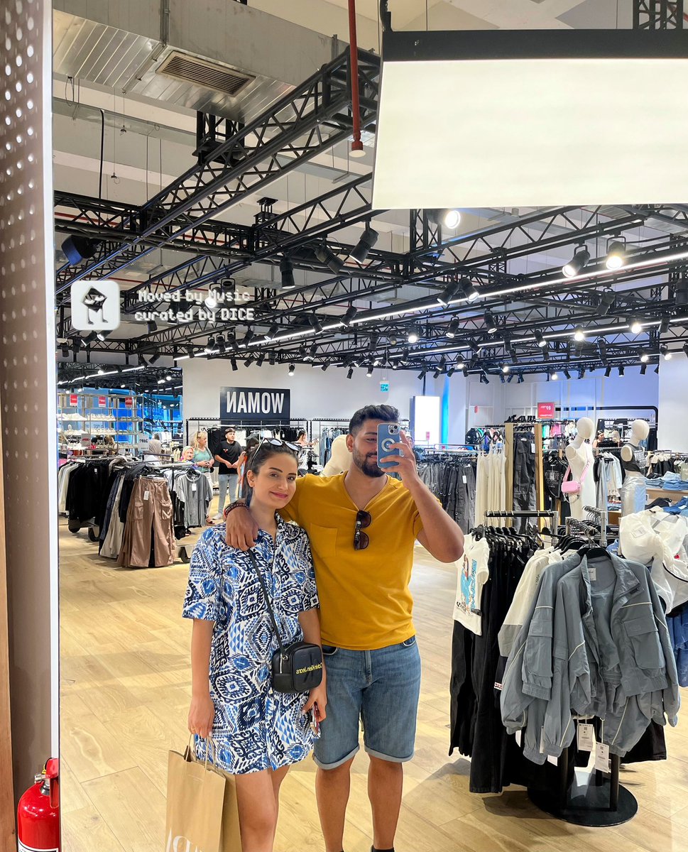 Ablam eşiyle biraz tartışmış fazla üstüne gitmiş. Gel ona gömlek bakalım mutlu olur dedi. Bugün eniştenin gönlünü alıyoruz.