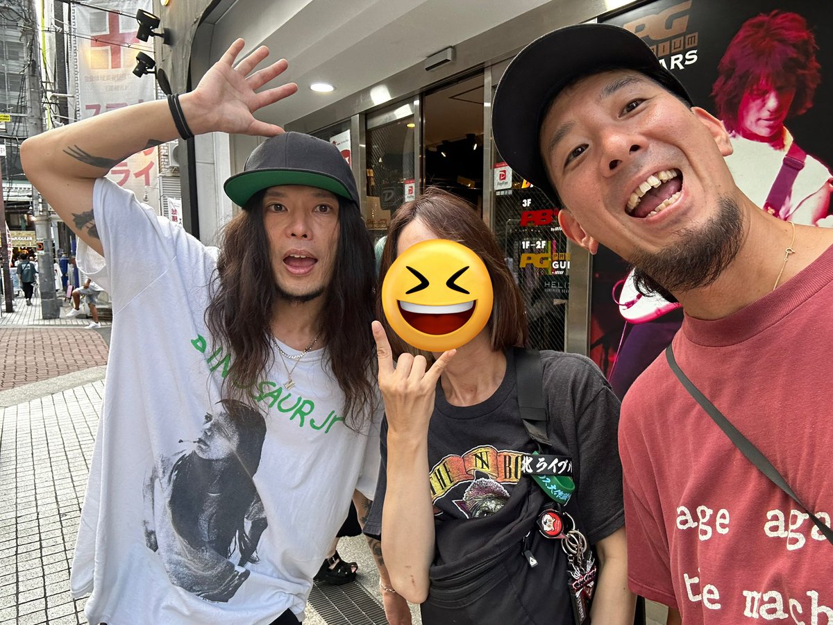 teru_ron17's tweet photo. 本日はこちら💁♀️
会場に向かう途中メンバーに遭遇!JESSEから握手してくれた😭
#ONEMATCH
#PRAISE
#UZMK
#TheBONEZ
#ENTH https://t.co/XLginjI4Du