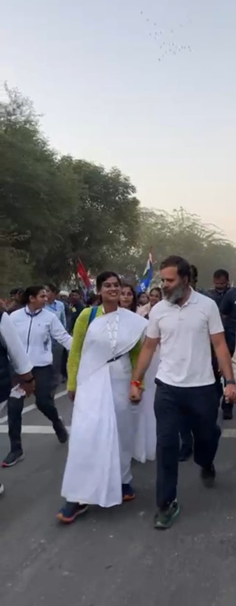 GayaCongress's tweet photo. The truth always comes out in the end no matter how hard anyone tries to hide it or stop it. My leader @RahulGandhi Ji is again back to parliament.
#RahulGandhiVoiceOfIndia https://t.co/nhMOhGkk2S