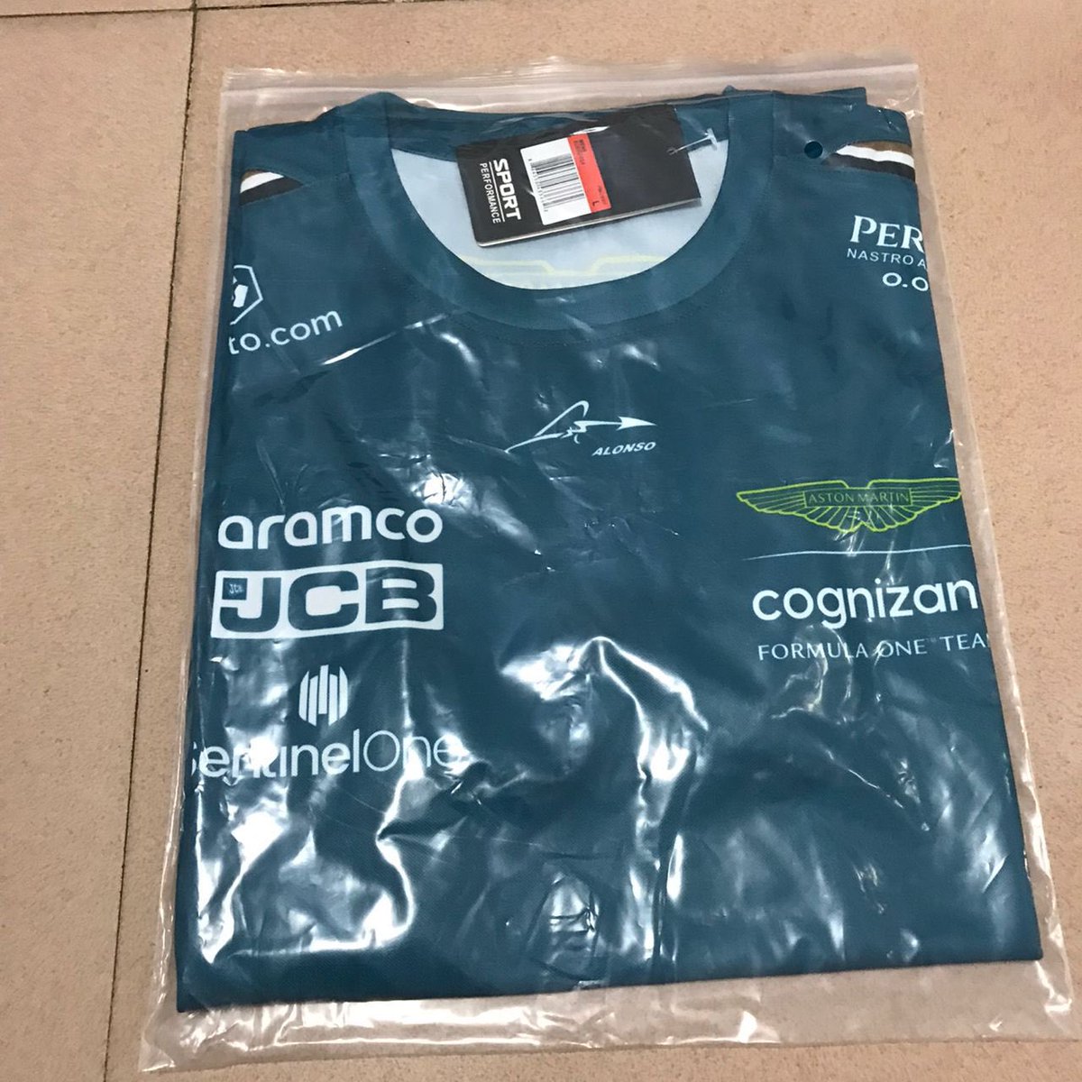 alejandrogp__'s tweet photo. 🚨🚨SORTEO 

🟢🟢 CAMISETA FERNANDO ALONSO ASTON MARTIN 🟢🟢

Requisitos obligatorios para participar: 
-Seguirme a mi y a la cuenta de @DeporteParaiso 
-RT a este tweet.

Ganador el 14 de agosto. Suertee🍀 https://t.co/CDN6vLF30u