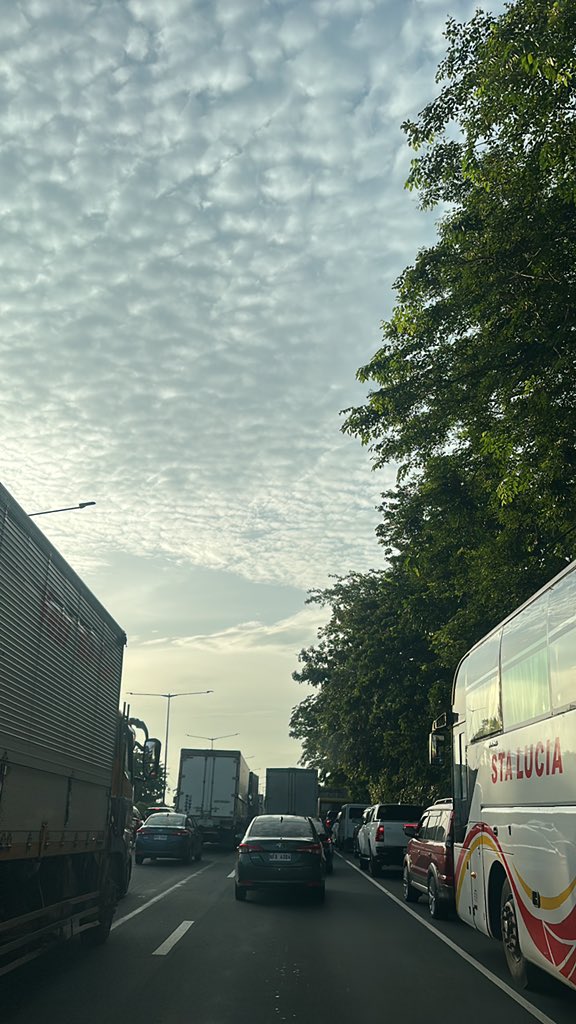 arviedizon's tweet photo. WTF @NLEXexpressways ! You can do better than this https://t.co/BiPhSedWCG