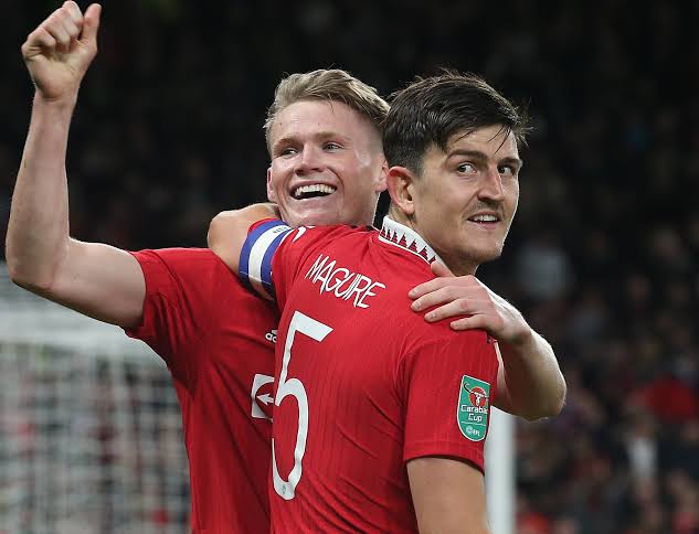 UtdDistrict's tweet photo. 🔴📰 | West Ham have started the process of signing #mufc pair McTominay and Maguire by giving them long distance medicals. The pair have had their records sent to West Ham, which will now be personally checked. [@reluctantnicko] https://t.co/ZQqeb6AVrQ