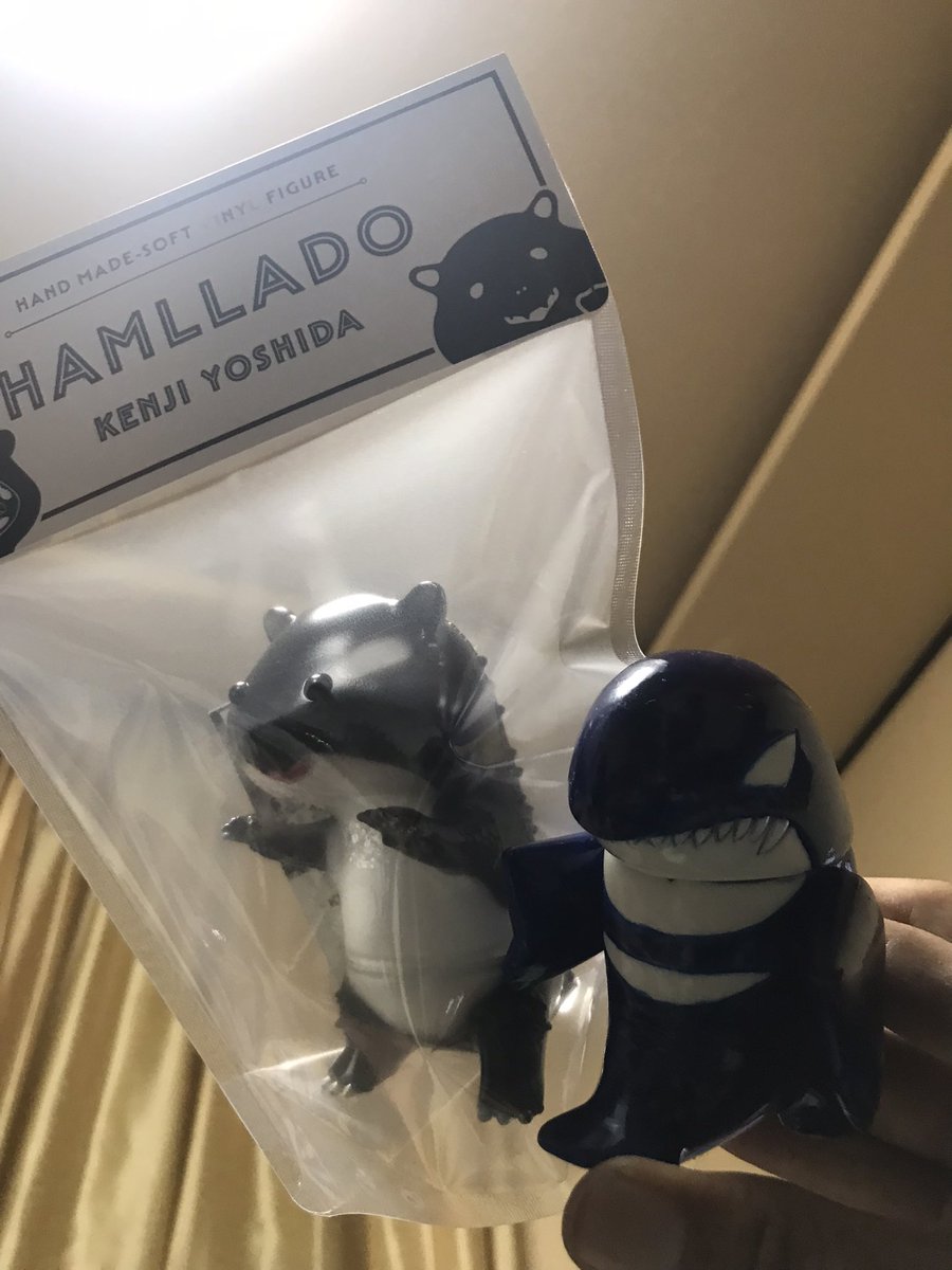 eiji736's tweet photo. ハムシャチ届いた✌️😄
ハムラ堂のハムはこれで3体目🤟
次はワンコンで増やしたいですね🐁

※右側はシャチ繋がりのシャヂラ

#hamllado https://t.co/FSq301OjxG