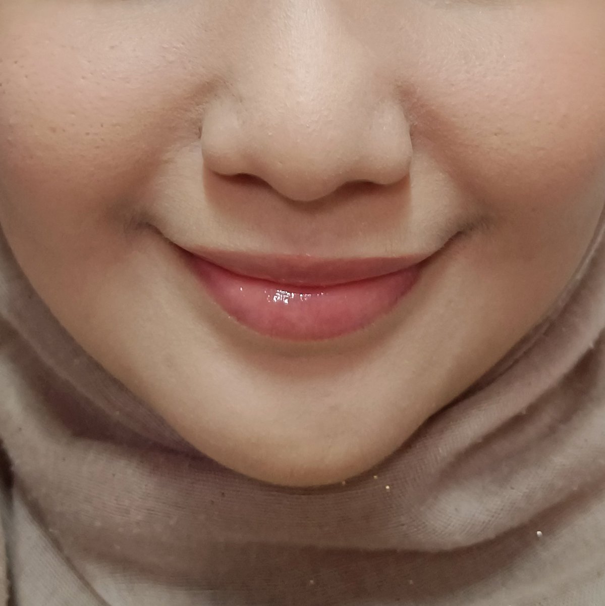 I ingat lip oil akan buat bibir rasa kurang selesa but I'm amazed, this Lip Fuel from Argania rasa sangat ringan on my lips!

This one in the code caramel macchiato and dia betul² bau coffee but tak terlalu kuat, just nice je🥺🤎