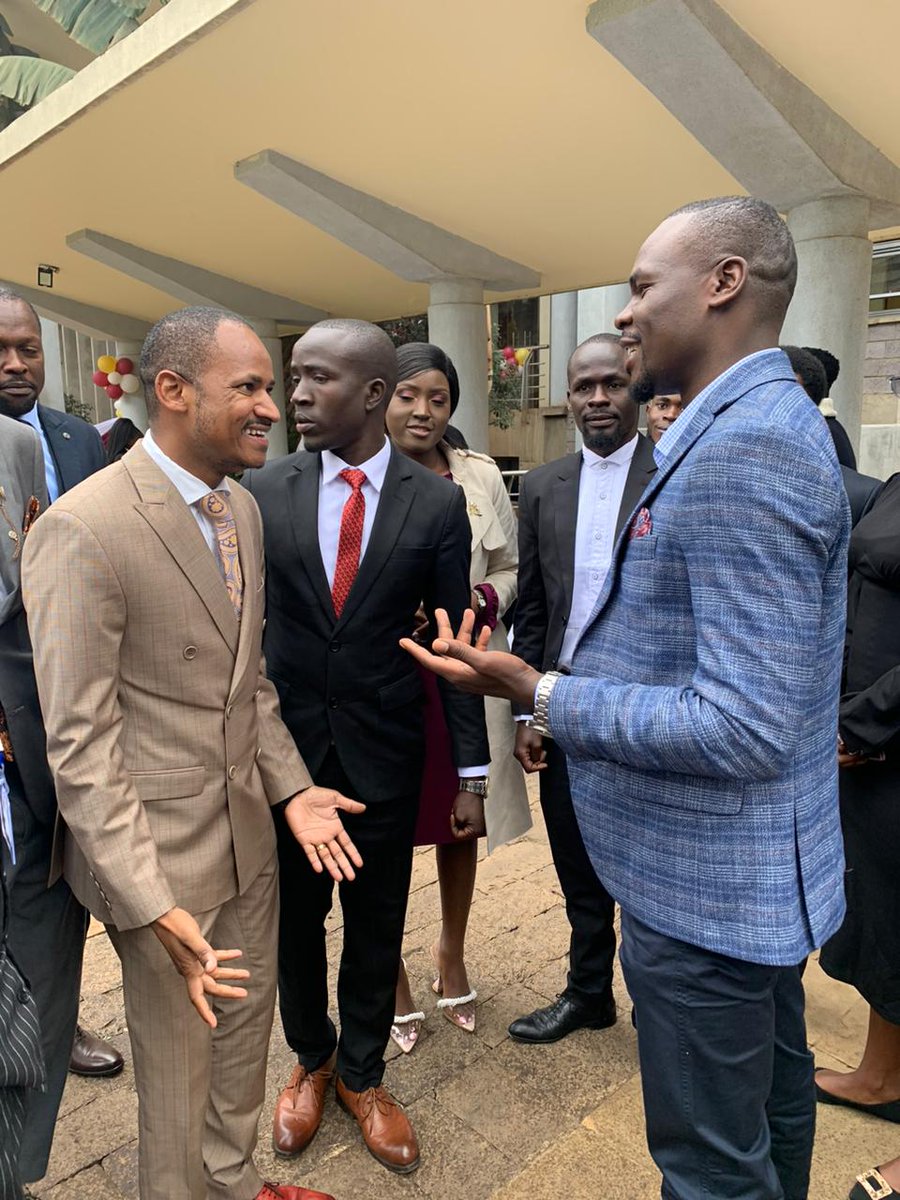 _KabiruMuraya's tweet photo. @HEBabuOwino interacting with his fellow barristers pale nje ya auditorium @Lsak23 #LSAKLAUNCH https://t.co/dVzdvJWAHk