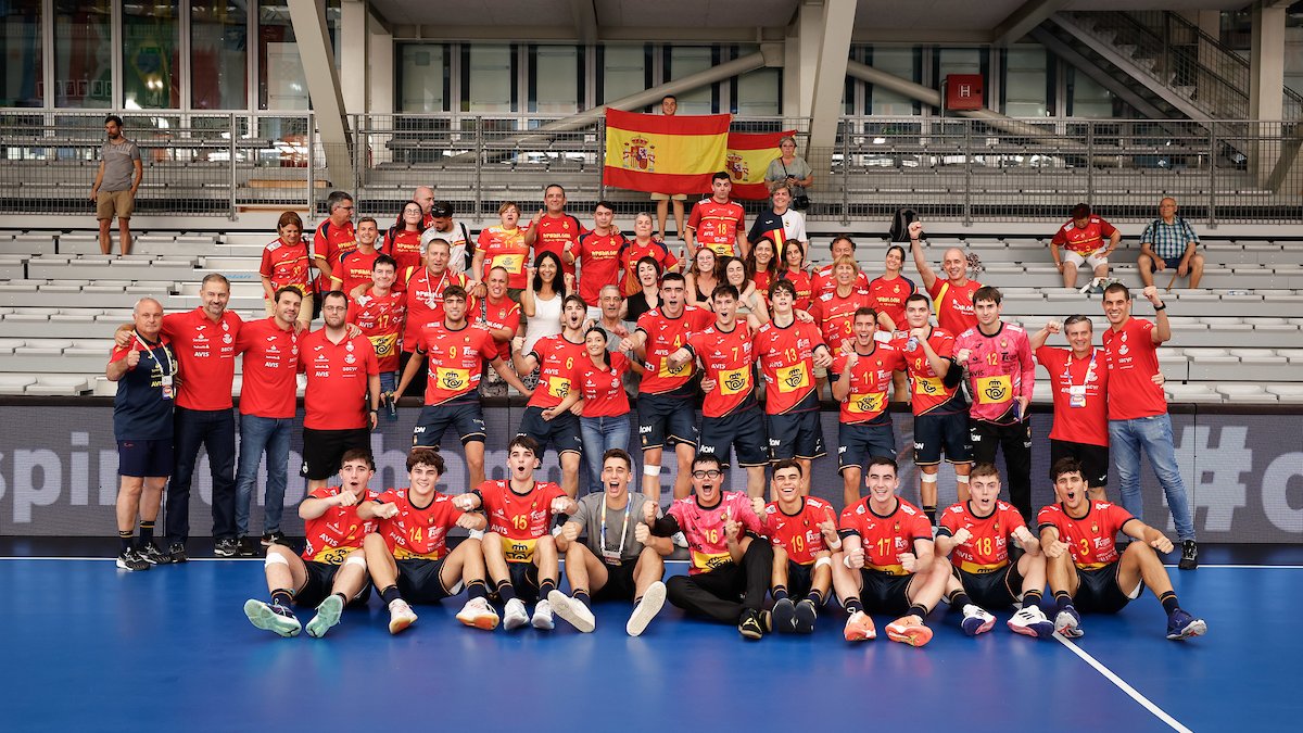 🤜🤛 𝑻𝑬𝑨𝑴 #HispanosJuveniles🇪🇸 

©️ Kolektiff / @ihf_info
 
#Balonmano #FollowTheFuture #Croatia2023