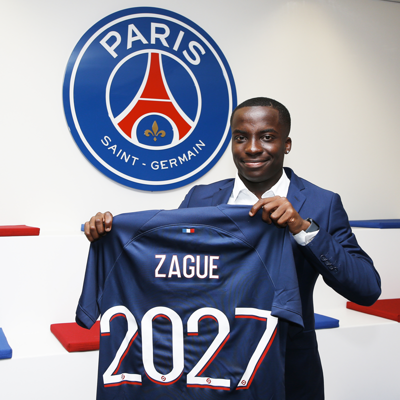 PSG_inside's tweet photo. Le Paris Saint-Germain est heureux d’annoncer la signature du premier contrat professionnel de Yoram Zague, qui prendra effet au 1er juillet 2024. 

Le défenseur est désormais lié au club de la capitale jusqu’au 30 juin 2027.