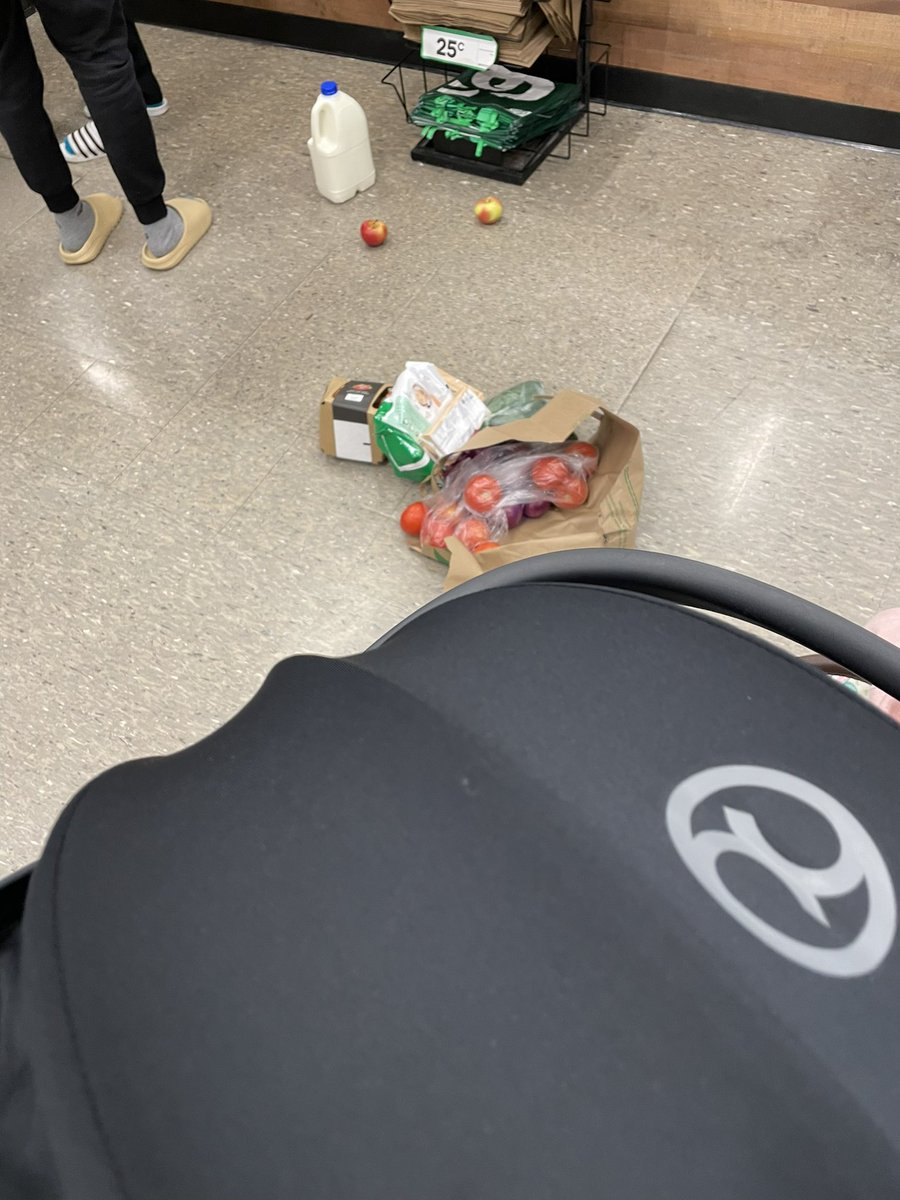 RealAbz11's tweet photo. 1/2 Do better @woolworths! You’re now charging your customers more for bags that don’t even make it out of the store. At least give people the option to choose paper or plastic… how on earth are you meant to take your groceries home? #LiberalismIsAMentalDisorder https://t.co/dTmSrUa9Ci
