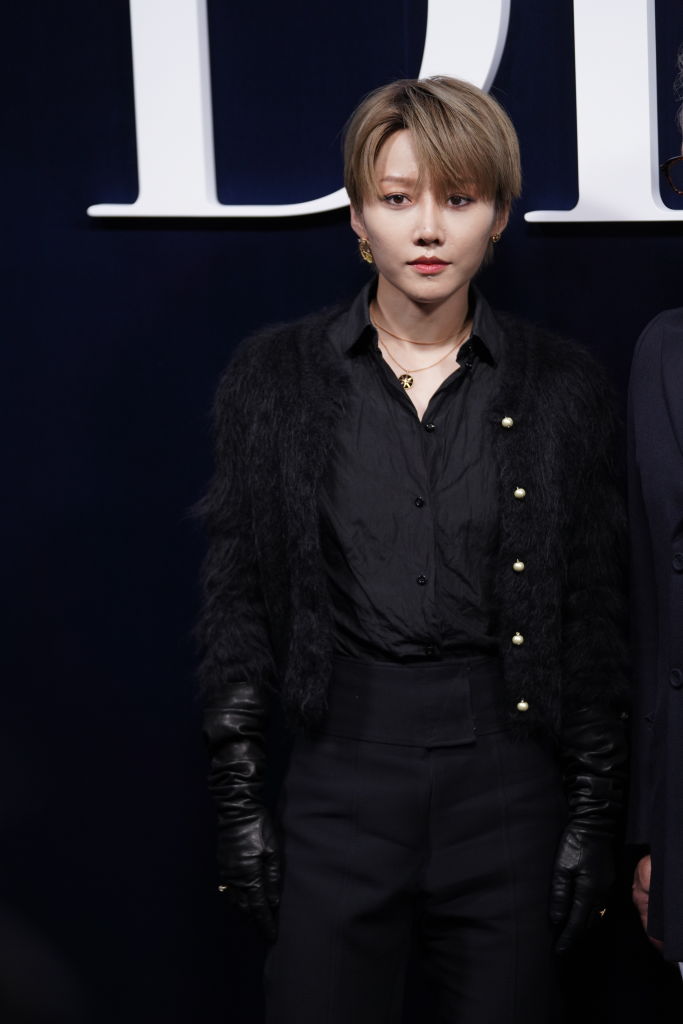voguebusiness's tweet photo. Dior’s big-scale show, a repeat of its presentation in France, had a guest list reported to run close to 850 people and was the first held by a global luxury brand in the city of Shenzhen. #LiuYuxin attends Dior AW23. https://t.co/NdJPXqB1Lk https://t.co/8z4lGmZoVI