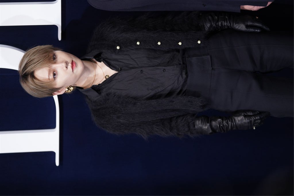 voguebusiness's tweet photo. Dior’s big-scale show, a repeat of its presentation in France, had a guest list reported to run close to 850 people and was the first held by a global luxury brand in the city of Shenzhen. #LiuYuxin attends Dior AW23. https://t.co/NdJPXqB1Lk https://t.co/8z4lGmZoVI
