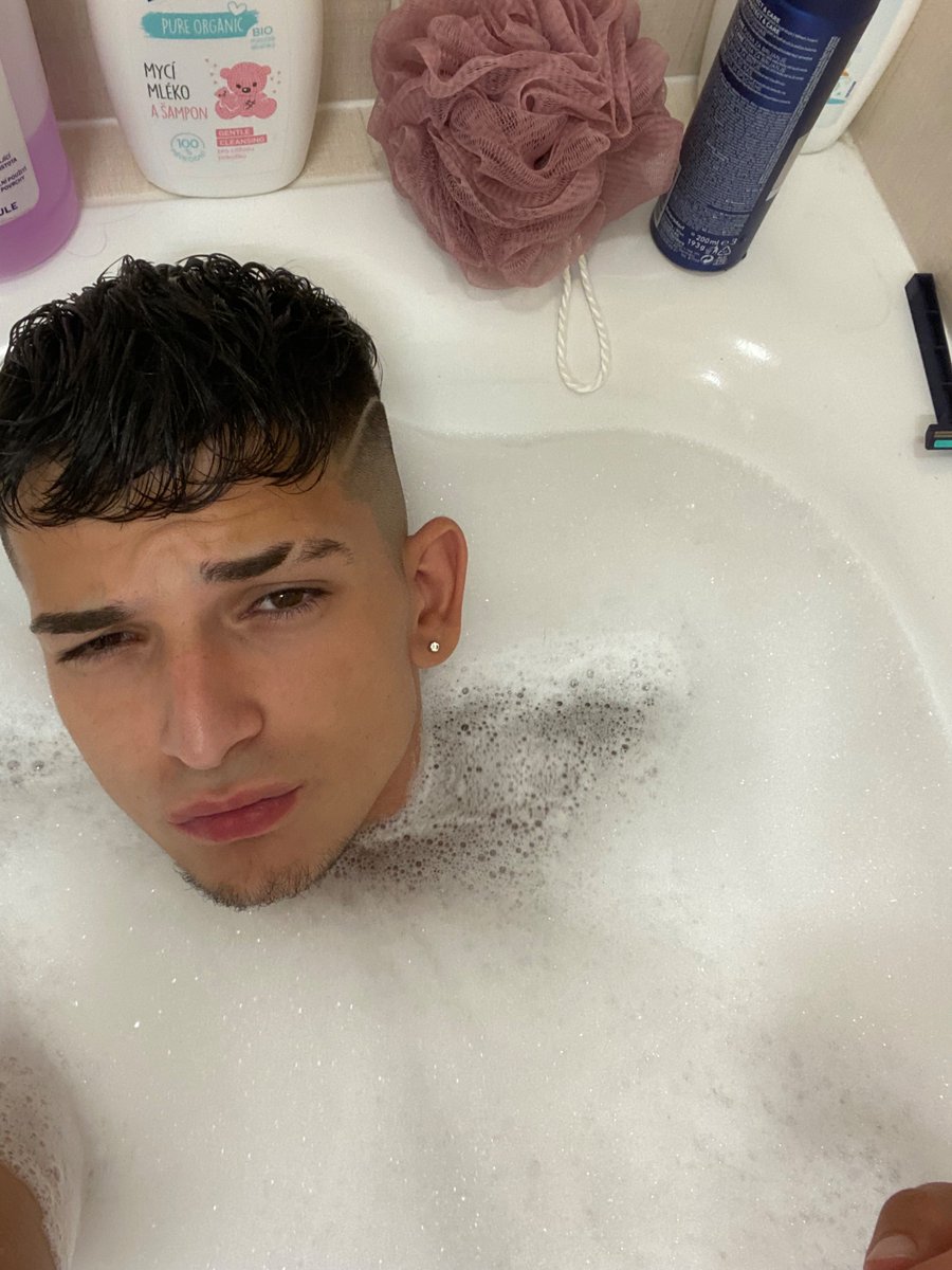 NHlavac28621's tweet photo. Máš chuť na mou koupel 🍆❤️ ?? https://t.co/CW2i4MKSnT