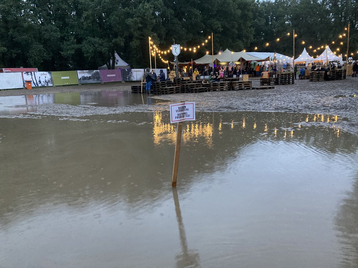 Dubbelmono's tweet photo. Vandaag blijft het grotendeels droog! #haldernpop https://t.co/mvE29zkLWg