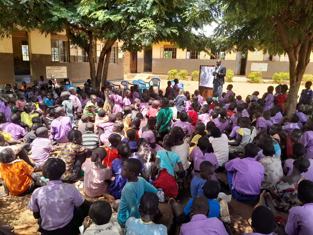DemberyoCSG's tweet photo. Today at #BugwePS, 783 pupils between the ages 6-17 received financial education from the #moneySmartChild-a package we developed to educate school children. "#financialeducation is the key to building financially resilient communities.." echoed the lead facilitator @JishaXThe1 https://t.co/UJPHyXTMeM