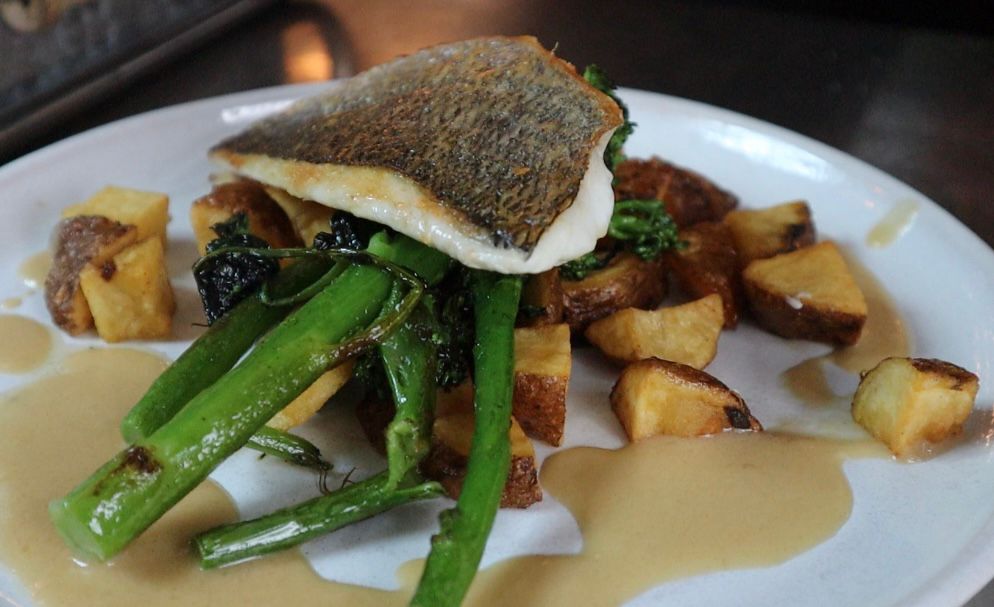 THshoreham's tweet photo. A weekend of Chef Rory's specials, including this Spicy Vegan Bean Burger, a line caught Sea Bass dish &amp; so many more, all homemade &amp; simply delicious #allhomemadefood #shoreham #lancingnetwork #hovefoodies #worthingfoodies #veganfriendly #sussexfoodanddrink @shorehamlife https://t.co/a5mFoafT53