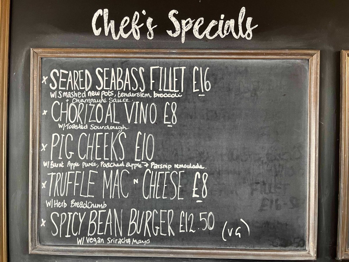 THshoreham's tweet photo. A weekend of Chef Rory's specials, including this Spicy Vegan Bean Burger, a line caught Sea Bass dish &amp; so many more, all homemade &amp; simply delicious #allhomemadefood #shoreham #lancingnetwork #hovefoodies #worthingfoodies #veganfriendly #sussexfoodanddrink @shorehamlife https://t.co/a5mFoafT53