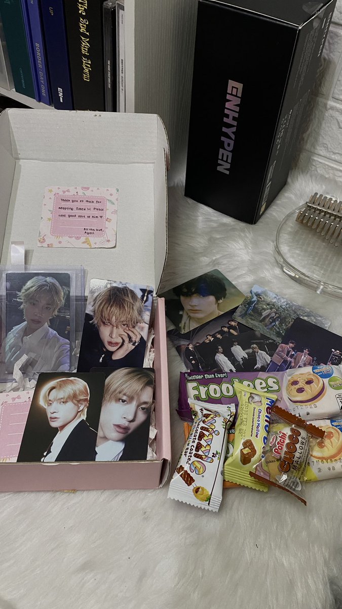 lovejake15_'s tweet photo. 💌 — thank you sm @S0ULEL0V3R 🫰🏻
the packaging and freebies tho 🤌🏻 diz jake girlie is happy 🙋🏻‍♀️🩷
#jamiproofs https://t.co/HtKRap1S2l