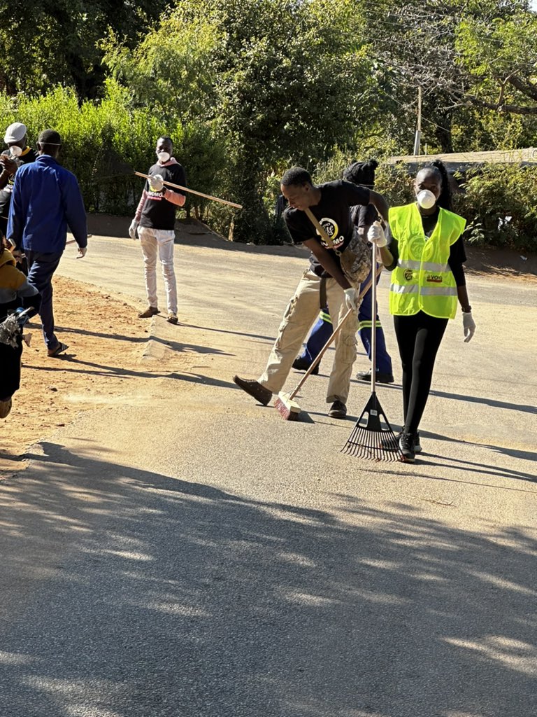 #TakaNoVoter clean up campaign in Victoria Falls👏🏽👏🏽
#VoteOrMissOut
@ProjectVote263