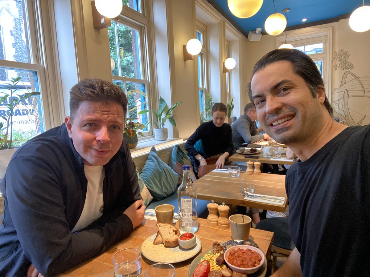 Meeting up in London with @lwj_sol the <a href="/synx_xyz/">Synx: Web3 Storage platform</a> co-founder of the  leading decentralized storage app on Solana and <a href="/GenesysGo/">GenesysGo</a> accounting for 30% of activity on Shadow Drive 🚀
