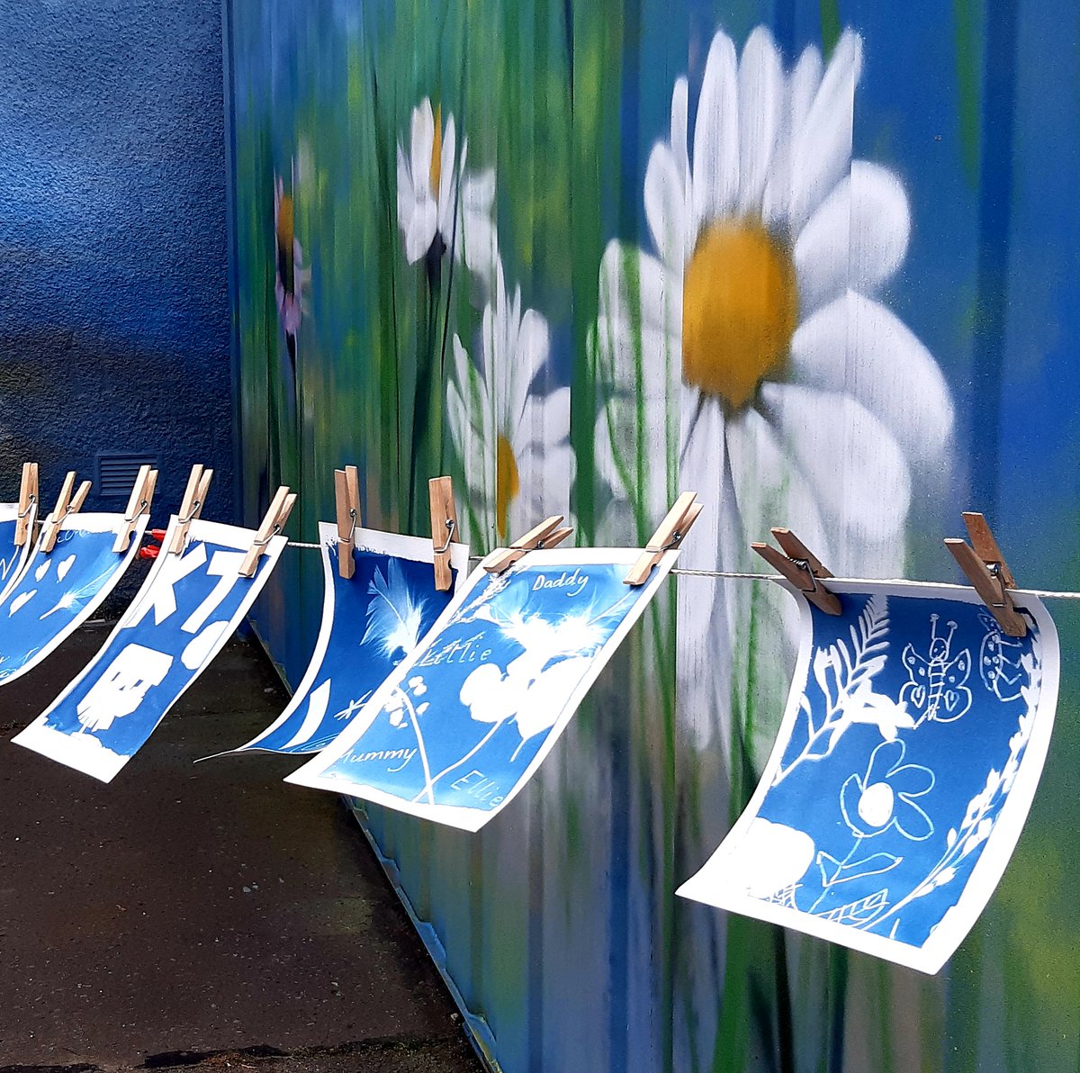 rfblandscape's tweet image. A great time had by all at BBQ &amp;amp; A Blether @ The Centre in Leven yesterday. We chatted to people about our #NatureNetwork project and got people using pedal power on the smoothie bike... which EVERYONE loved. 

A great community event by @GreenActionT and @TheLevenFife! #LandArch