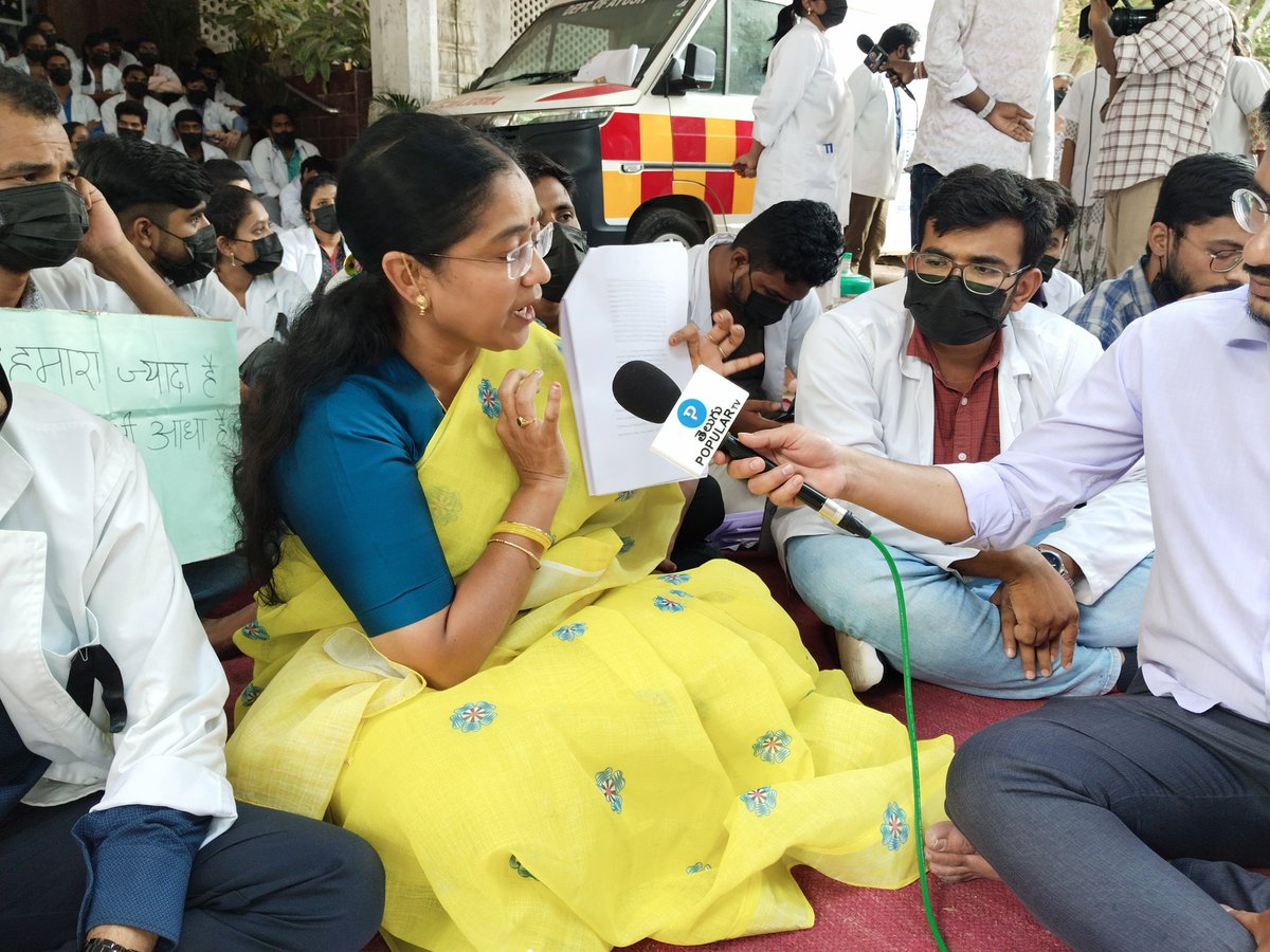 jyothsna_tdp's tweet photo. Prof. Jyothsna Tirunagari paid a visit to the #AyurvedicHospital ,Erragadda and met with the #Telangana AYUSH PGs and internees. It was a productive meeting discussed the need for a stipend hike and extended support from @NimaTelangana #AYUSH #StipendHike #NIMATelangana #TELENGANAAYUSH