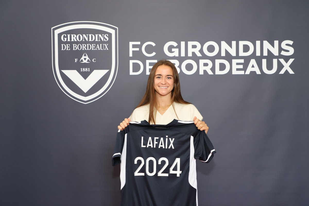 FCGBWomen's tweet photo. Le  FC Girondins de Bordeaux est ravi de vous annoncer l’arrivée de Camille  Lafaix ! 

La jeune joueuse offensive s’est engagée pour la saison  2023-2024. 🔵⚪📝

➡ https://t.co/KWu3pnDcU6 https://t.co/A7QMQ9RICm