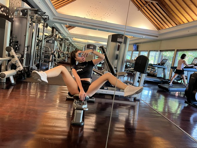 My #workout is really good 👍🏻 What is the girl in the background thinking? #lesbi #hotgirl https://t<a href="/tag/workout"class="tags">#workout</a><a href="/tag/lesbi"class="tags"><span>#lesbi</span></a><a href="/tag/hotgirl"class="tags"><span>#hotgirl</span></a>