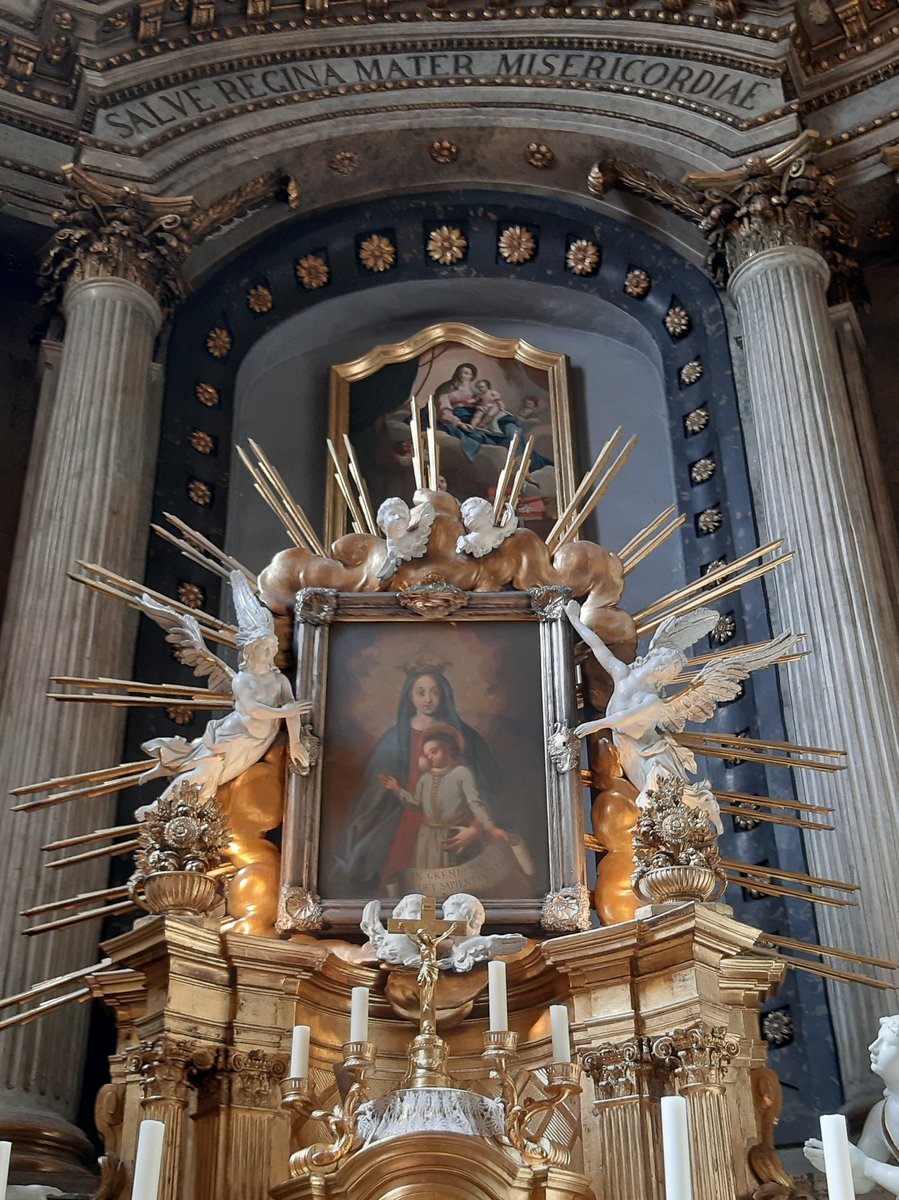 PilgrimBudapest's tweet photo. Parish of Krisztinaváros (Christinetown) district of #Budapest is dedicated to #OurLadyOfTheSnows, w/ the venerated image of BVM of Re (#ValleVigezzo).
Built end C18, in 1941 transept was added by moving mechanically the sanctuary backwards. https://t.co/XB2dim8HCx