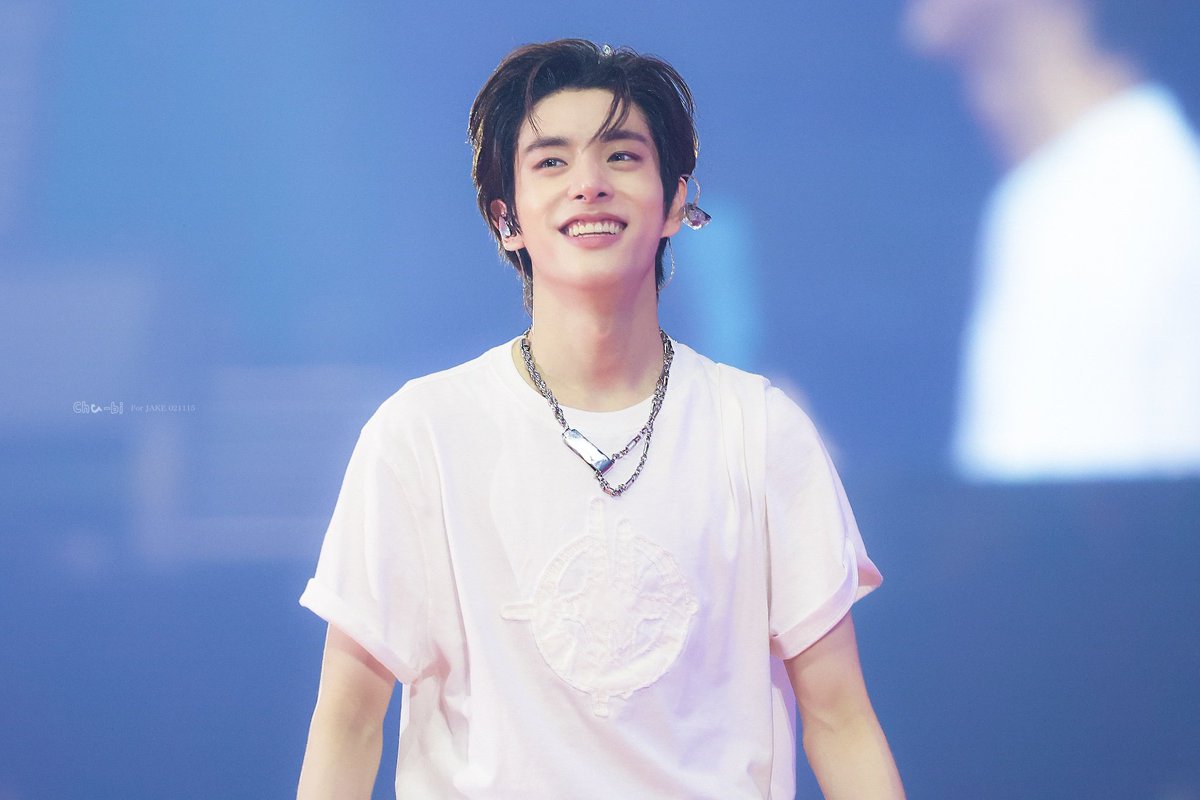 1115gallery's tweet photo. i'm falling, falling for you~ #enhypen_jake https://t.co/KpAE0AxQHG