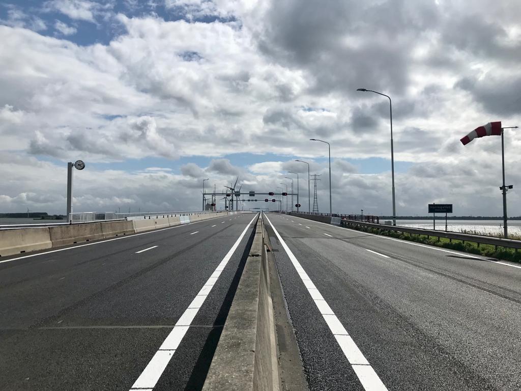RWS_WNZ's tweet photo. De #Haringvlietbrug  #A29 is vanaf vanavond 4 augustus weer open voor het wegverkeer. Een paar uur later gaat de #Heinenoordtunnel dicht. Vanaf zat 5 aug  01.00 u. richting Bergen op Zoom en in beide richtingen vanaf ma 7 aug 01.00 tot vrij 1 sep 05.00 u. https://t.co/Q4aF1zAMcm https://t.co/8cW6wtQwfh