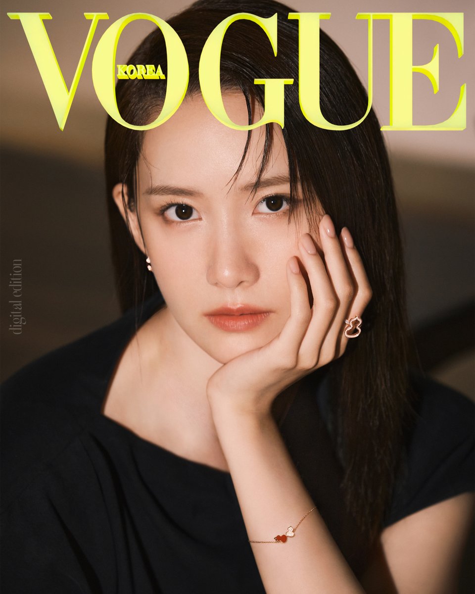 VogueKorea's tweet photo. #협찬 #VogueDigitalCover #YOONA
창밖으로 스미는 빛. 윤아와 키린 주얼리의 사계. https://t.co/1mDXgzDEOq