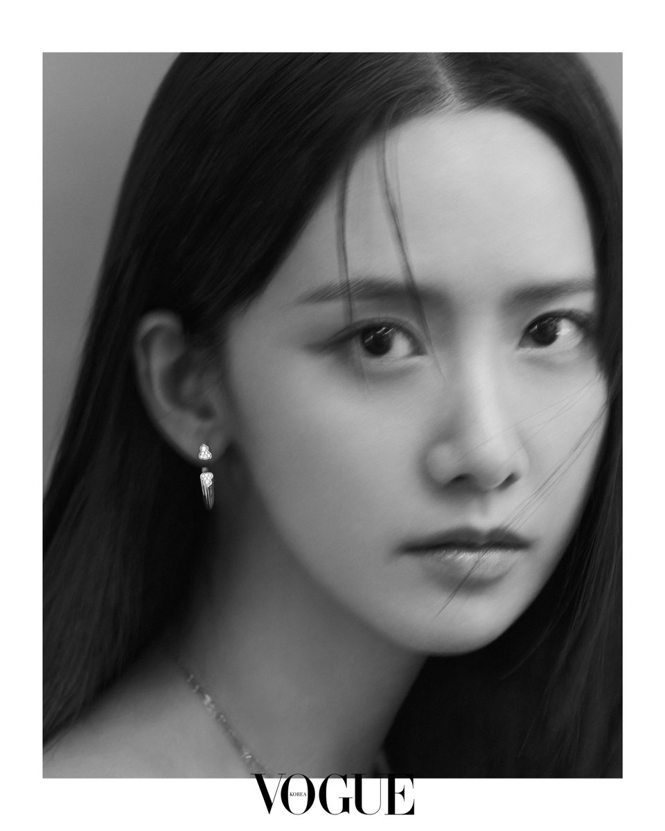 VogueKorea's tweet photo. #협찬 #VogueDigitalCover #YOONA
소복이 내리는, 윤아의 말간 얼굴. https://t.co/AvX5jFYDyp