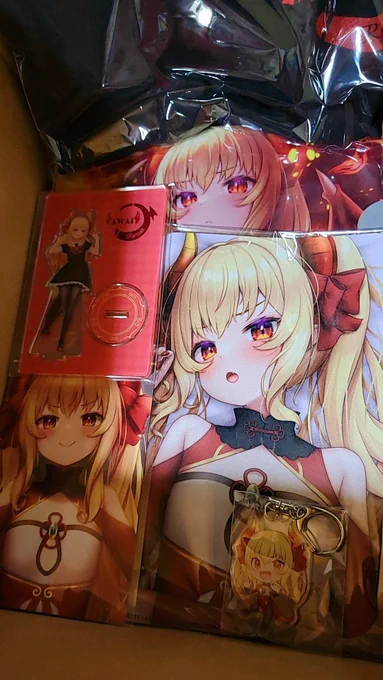 あわい先生の全部セット届いてました! このマウスパッド使い心地抜群ですね  #あわみて