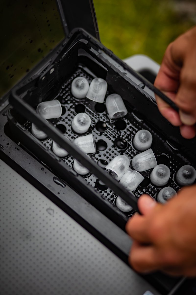 EcoFlowTech's tweet photo. It's #EcoFlowGLACIER Q&amp;A o'clock 🤔Are you:
🔵 Team Integrated Ice Maker for an icy revolution
🔵 Team Detachable Suitcase for portable frostiness

📷 IG: mateusz_mleczko_tatkowski
🧊🌬️🌿#EcoFlowSmartDevices #EcoFlow #PortableFridge https://t.co/LsTSPzfARH
