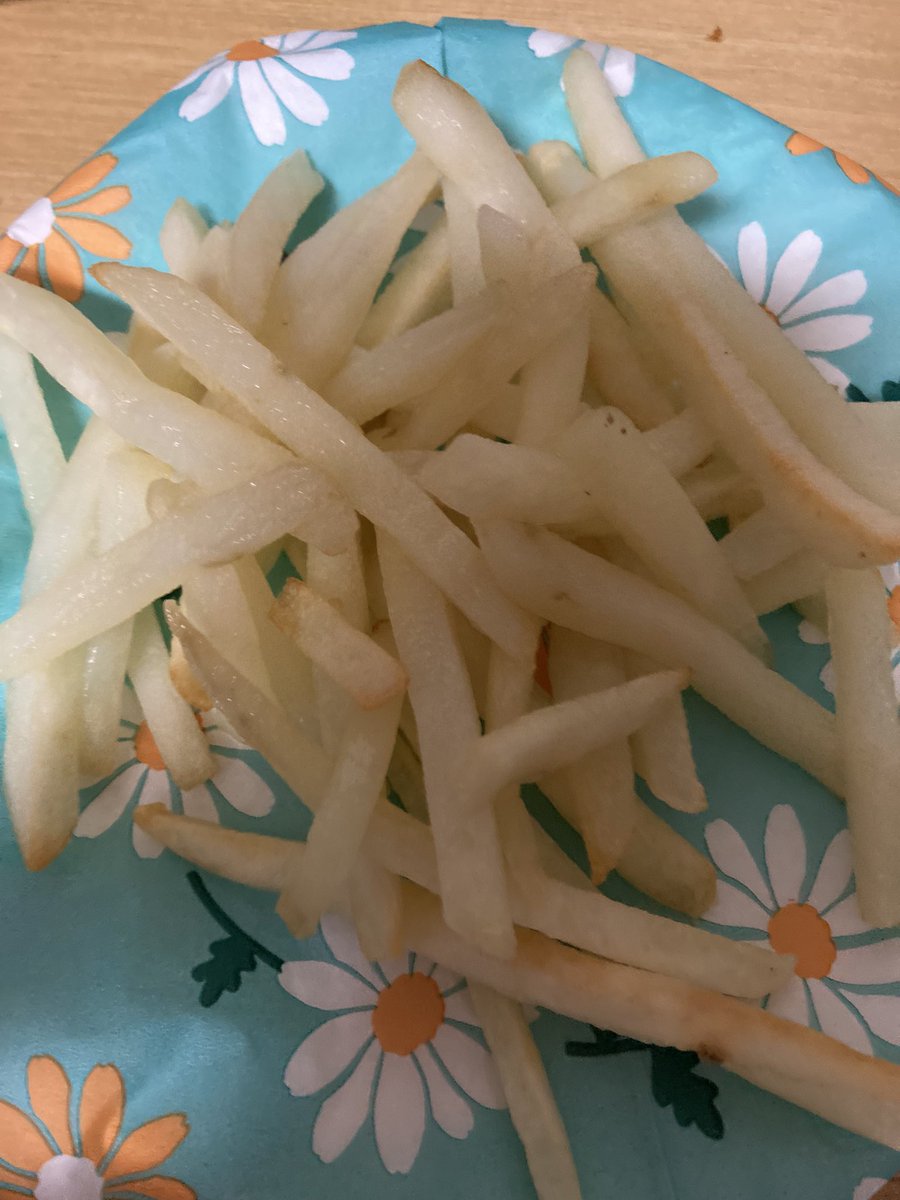 Hana77chan's tweet photo. フライドポテト
ノンフライヤーでホクホクにしたら
食べれるかもと
梅きゅう巻きプラス☺️
ちょっと甘みが出て美味しい🤤
#elecom_pr
#elecom_cook https://t.co/6Ot7eyYpzY