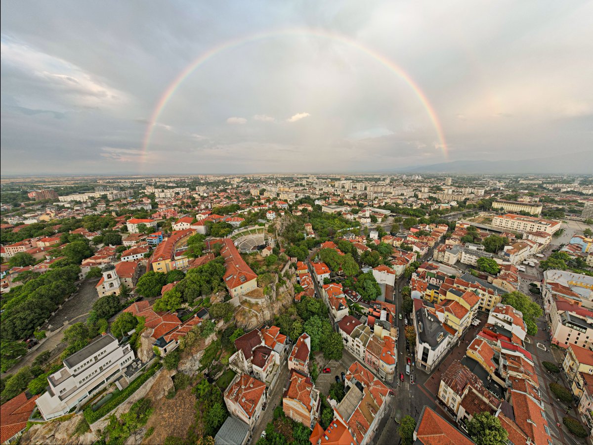 atphotobg's tweet photo. GM folks.

this is an image from my home town. A couple of days ago after the rain.

Is it good enough for a NFT?
#drone #dronephotography #plovdiv #cityspace https://t.co/XUowTyQNxX