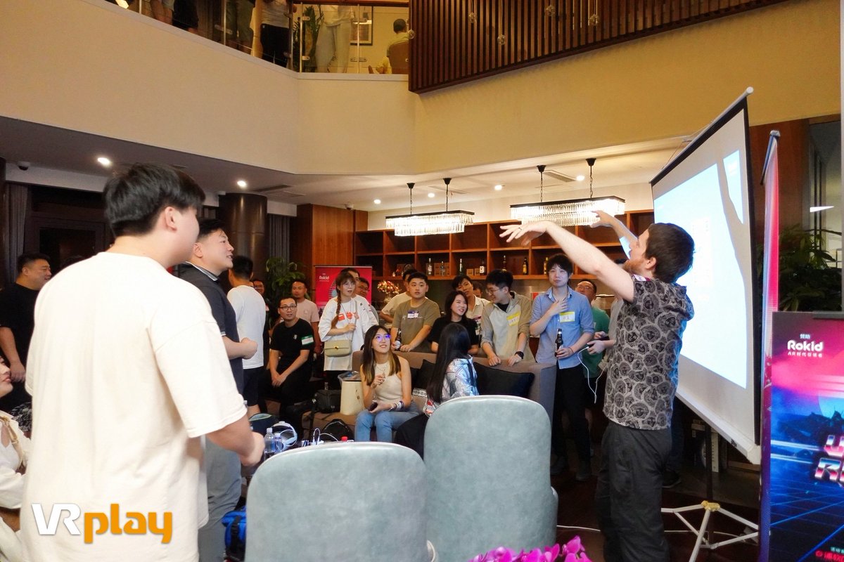 FXG_VR's tweet photo. 📸Check out these awesome moments from our recent VR Mixer 2023 after-party at #ChinaJoy🎉

🧑‍🤝‍🧑We not only experienced new products and technologies but also had a blast networking with fellow #XR enthusiasts! 🤩Can't wait for the next event! #vr #party https://t.co/Q8XgqLWL8n