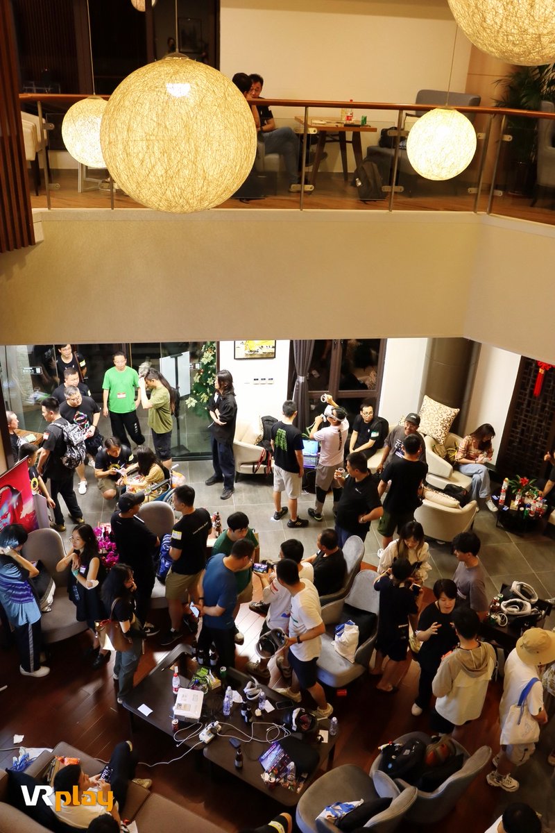 FXG_VR's tweet photo. 📸Check out these awesome moments from our recent VR Mixer 2023 after-party at #ChinaJoy🎉

🧑‍🤝‍🧑We not only experienced new products and technologies but also had a blast networking with fellow #XR enthusiasts! 🤩Can't wait for the next event! #vr #party https://t.co/Q8XgqLWL8n