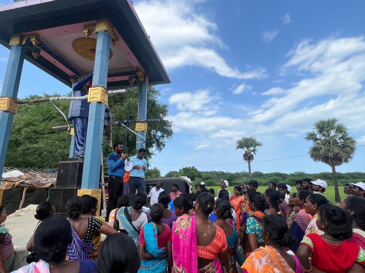 aikyathavijay's tweet photo. #change #peoplemovement #walk4change #Aikyatha #vijayIAS #SRKRvijay #viwaycam #day9 #balireddypalem #village #vakadamandalam
#100kms #100kmsofwalk #100kmswithpeople #100kmsofAPdarshan #100kmsofchange https://t.co/wpVmeGSy0T