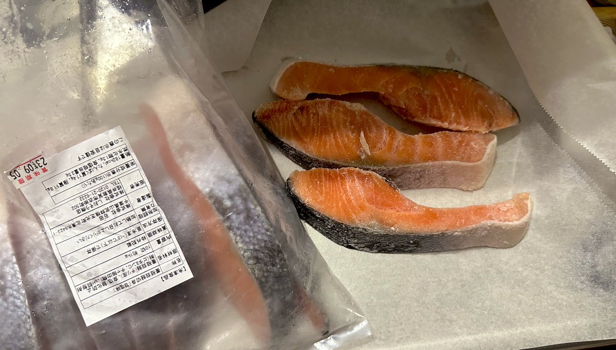 oniku117's tweet photo. この方法覚えてから魚はレンチンすること多いんだけど…まじでふわふわ美味しいし、失敗しないし、部屋臭くならないし、後片付け楽でズボラにお勧め過ぎる…

クッキングシートに包んでレンチン1.2分のみ🫨 https://t.co/GRyoDtDLTv
