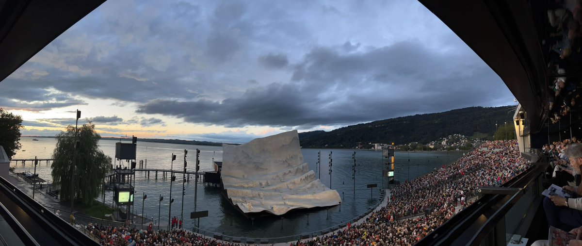Every night this 🔝view 
⬇️
7000 people enjoying #Puccini’s music through this spectacular <a href="/bregenzfestival/">Bregenzer Festspiele</a> production. So proud to be #ConductorinResidence of this marvelous #festival ❤️🦋 see you later!
.
.
#bregenz #vorarlberg #austria #butterfly <a href="/viennasymphony/">Wiener Symphoniker</a> <a href="/PSMusicBerlin/">PS music Berlin</a>
