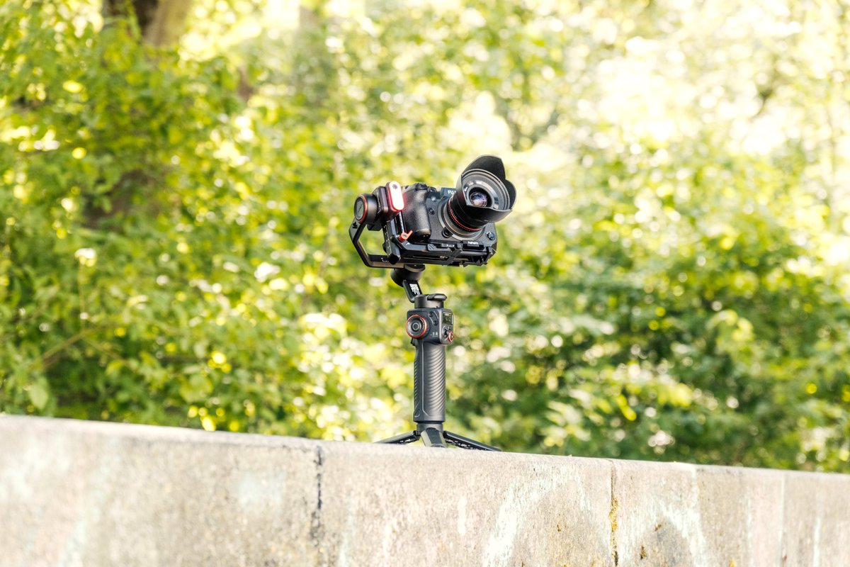 Hohem_tech's tweet photo. If pic 1 interprets your mood when the cheerful weekend comes, then pic 2 is the blue Monday, right?
Photo by @fencheljanisch
#hohem #hohemgimbal #hohemMT2 #hohemisteadymt2 #cameragimbal #camerastabilizer #gimbal #stabilizer #filmmaking #filmmakers #creators #videomaking https://t.co/WyQcvJPavF