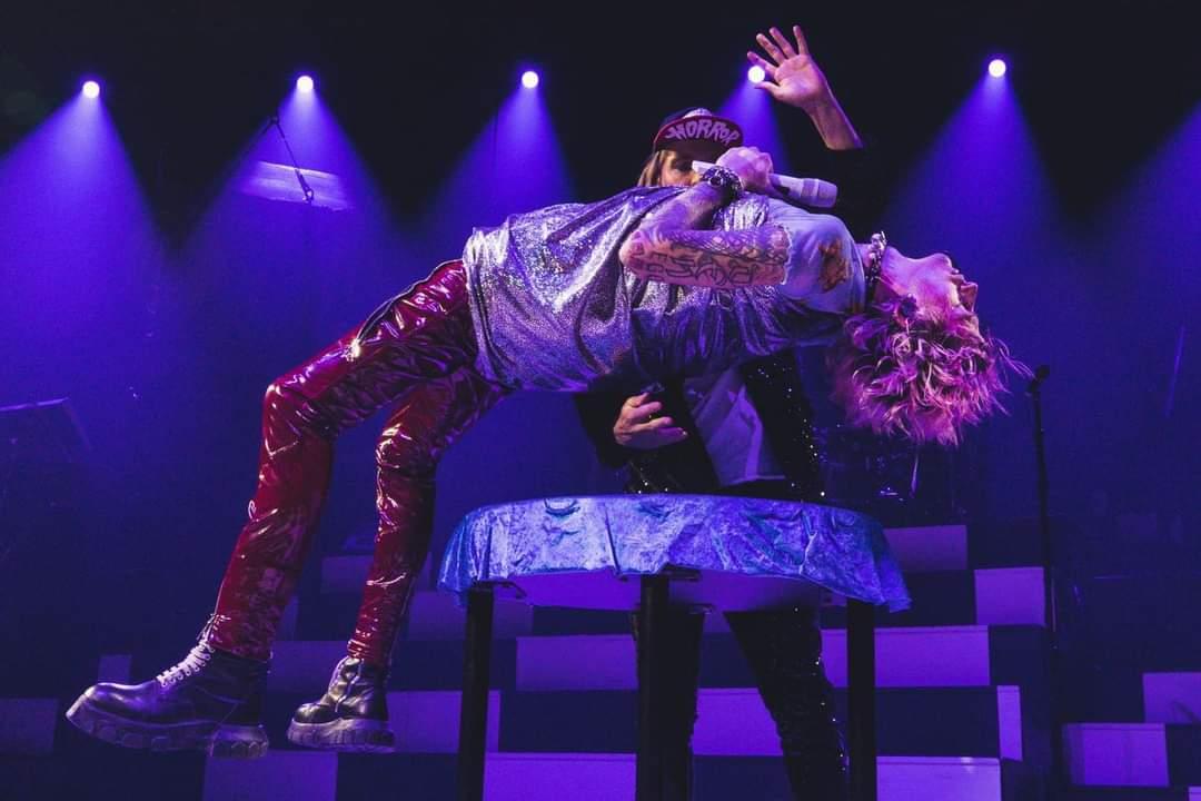 mcrmagic's tweet photo. From being given 12 months to live. To levitating Machine Gun Kelly in front of 20000 fans and the Royal Albert Hall. How magic helped me beat alcohol and love the little things in life again. A show that's more fun than it's subject matter. #tweetthemedia #magicalaf @edfringe https://t.co/d73j0IR90H