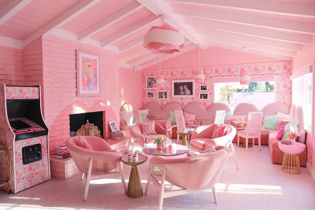 BrandStoryAsia's tweet photo. Drag yourself this weekend for a Barbiecore staycation at the pink paradise ‘Trixie Motel’ located in the heart of Palm Springs, #California! 

📷: @trixiemotel https://t.co/W9IvKlEJBp