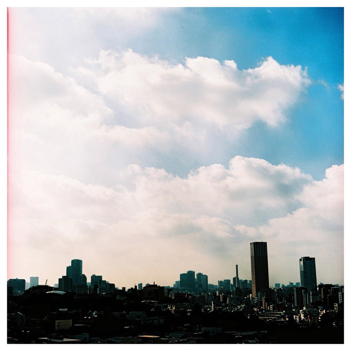 haze__tk's tweet image. クロス現像思ったより面白いし期限切れのリバーサル大量にあるのでたくさん撮りたい

#e100vs