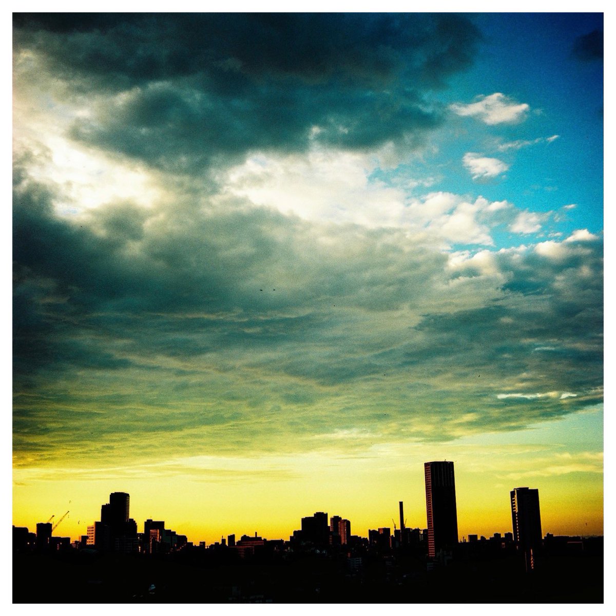 haze__tk's tweet image. クロス現像思ったより面白いし期限切れのリバーサル大量にあるのでたくさん撮りたい

#e100vs