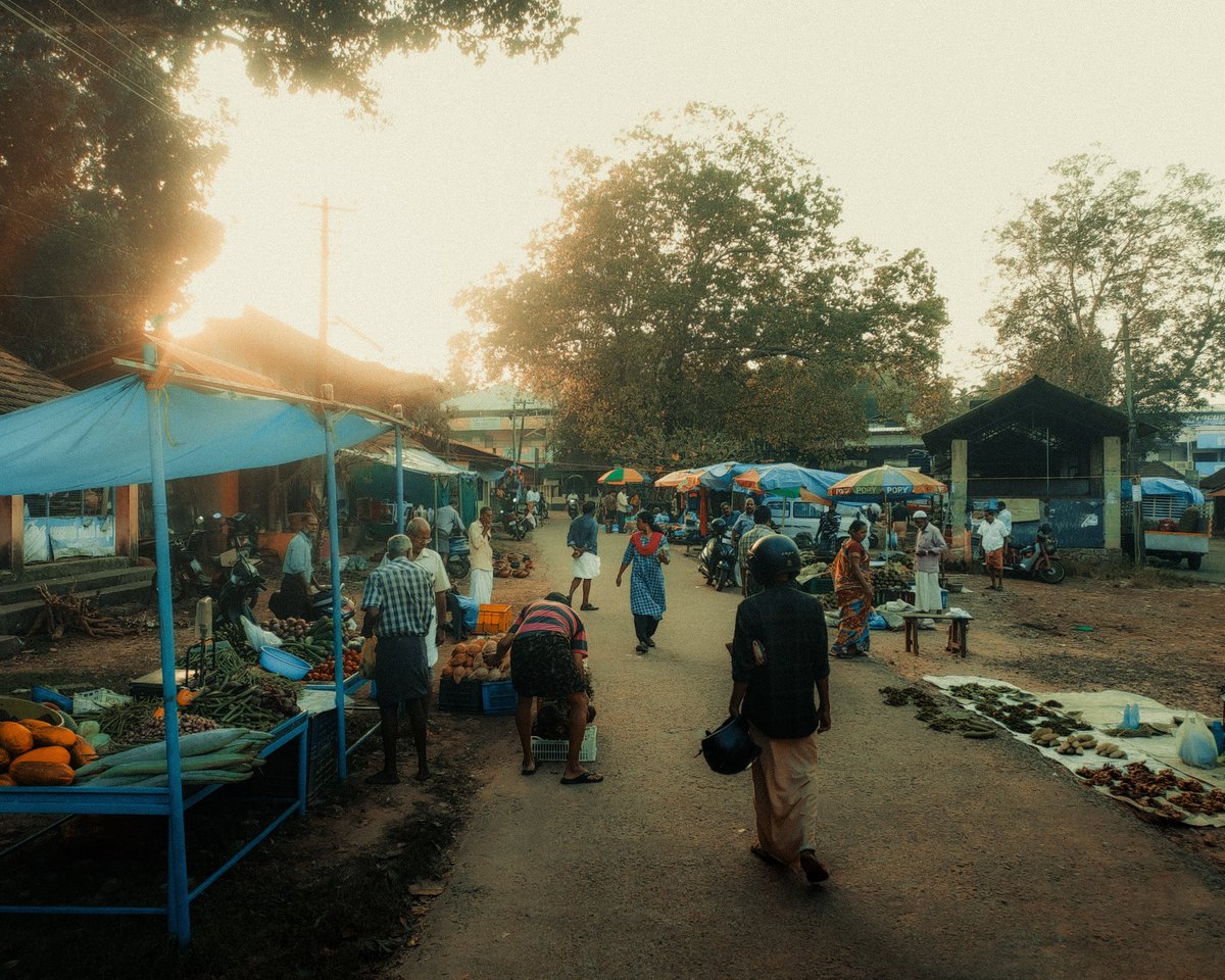 A__K_G_'s tweet photo. Bustling colors and flavors
Shot On Redmi Note 7 Pro 
#XiaomiImagery #ThroughMyEyes @Xiaomi
.
.

.
.
.
.
.
.
.
.
#VibrantVibes #MarketMagic #ShotonRedmi  #ShotOnSnapdragon #XiaomiInsider #snapdragoninsiders  #market #indianmarket #kerala #miuilife https://t.co/KNZlk51Z5W