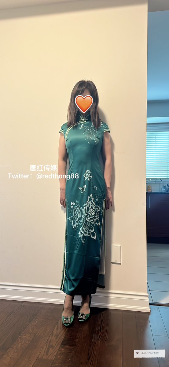 redthong88's tweet photo. 三年前刚用推特时，发的这套旗袍的一组照片在网上广为流传，现在还有人是否记得，三年后再次穿上拍一组 https://t.co/Ks7tTk4jaU